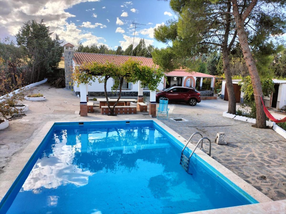 Сasa de vacaciones Casa De Campo Con Piscina Y Barbacoa *